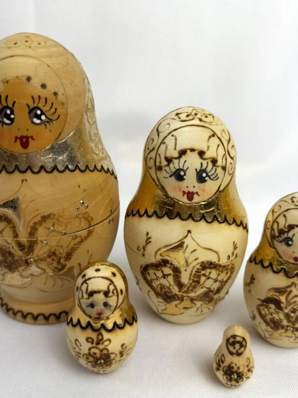 Russian Matryoshka Vintage Nesting Dolls Set of 5 Hand Painted Cream & Gold 5”